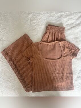 Crinkle cut Wide-Leg Knit Pants and Scoop Top Set